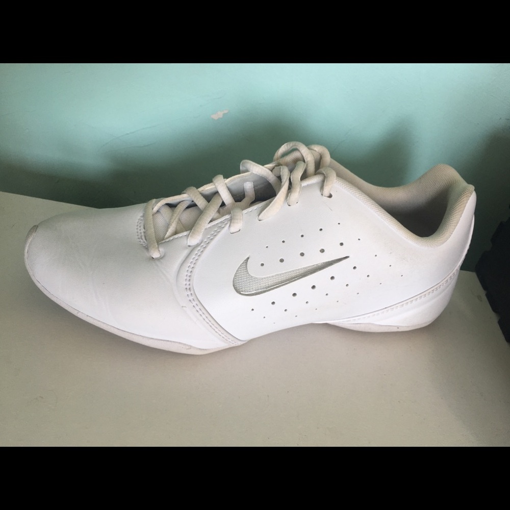 Women’s Nike Cheer Sideline III
